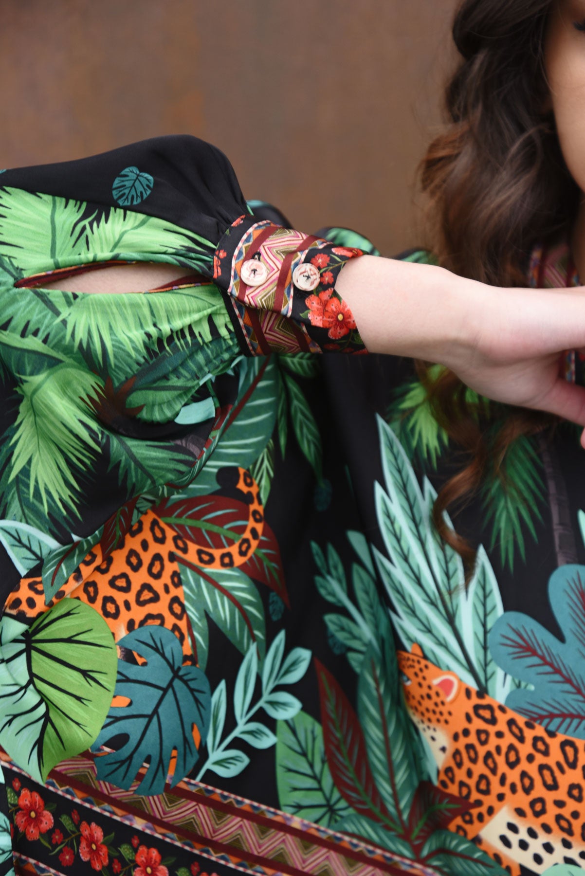 BEHIND HER BACK SHIRT