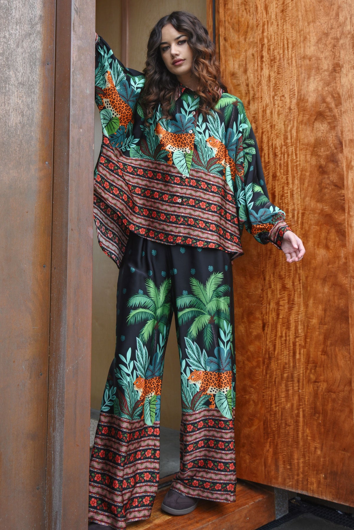 BEHIND HER BACK SHIRT