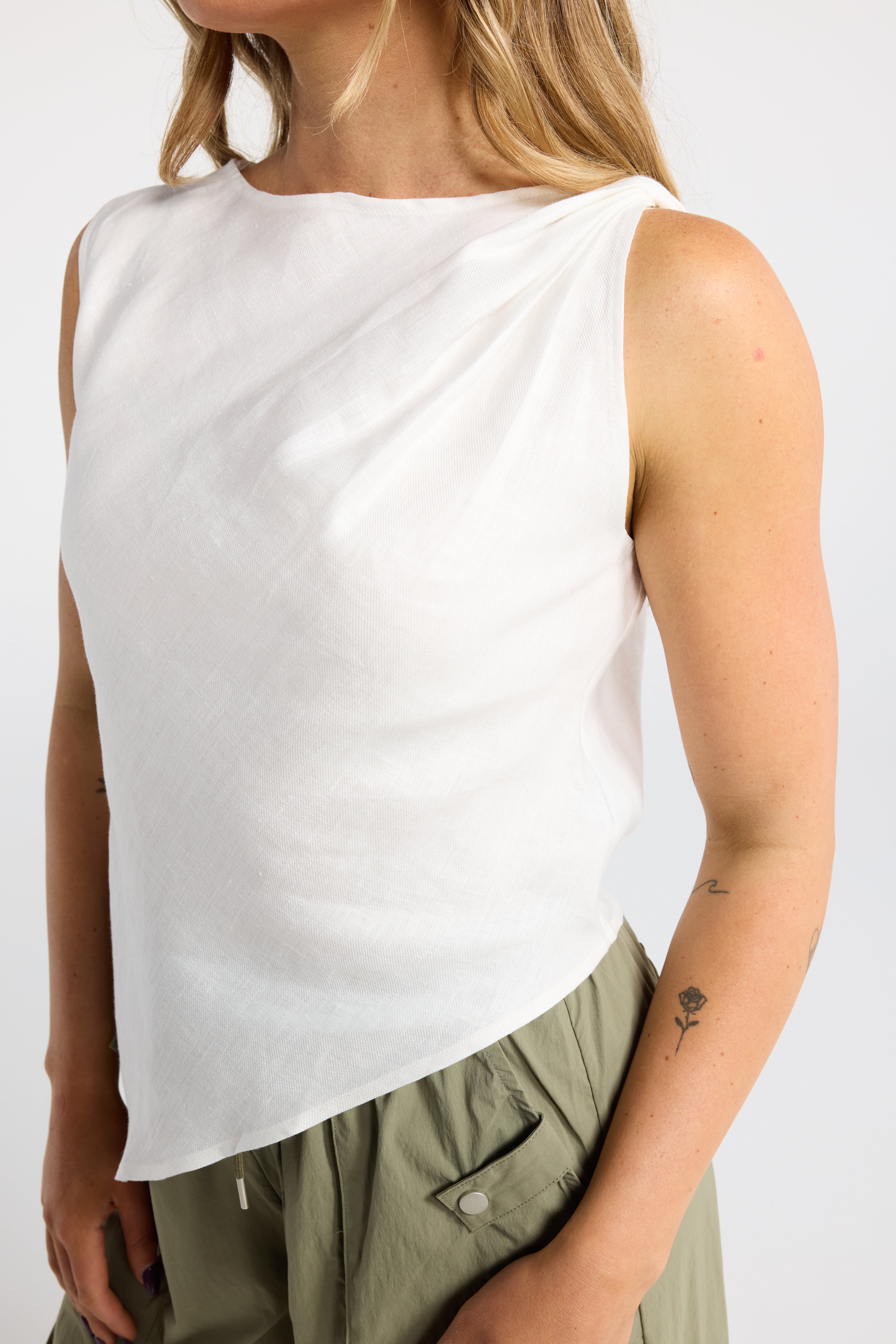 INK EM TOP BLACK WHITE ASYMMETRIC TOP SLEEVELESS TOP TWIST TOP LINEN TOP SUMMER TOP BIAS TOP BLACK TOP WHITE TOP 