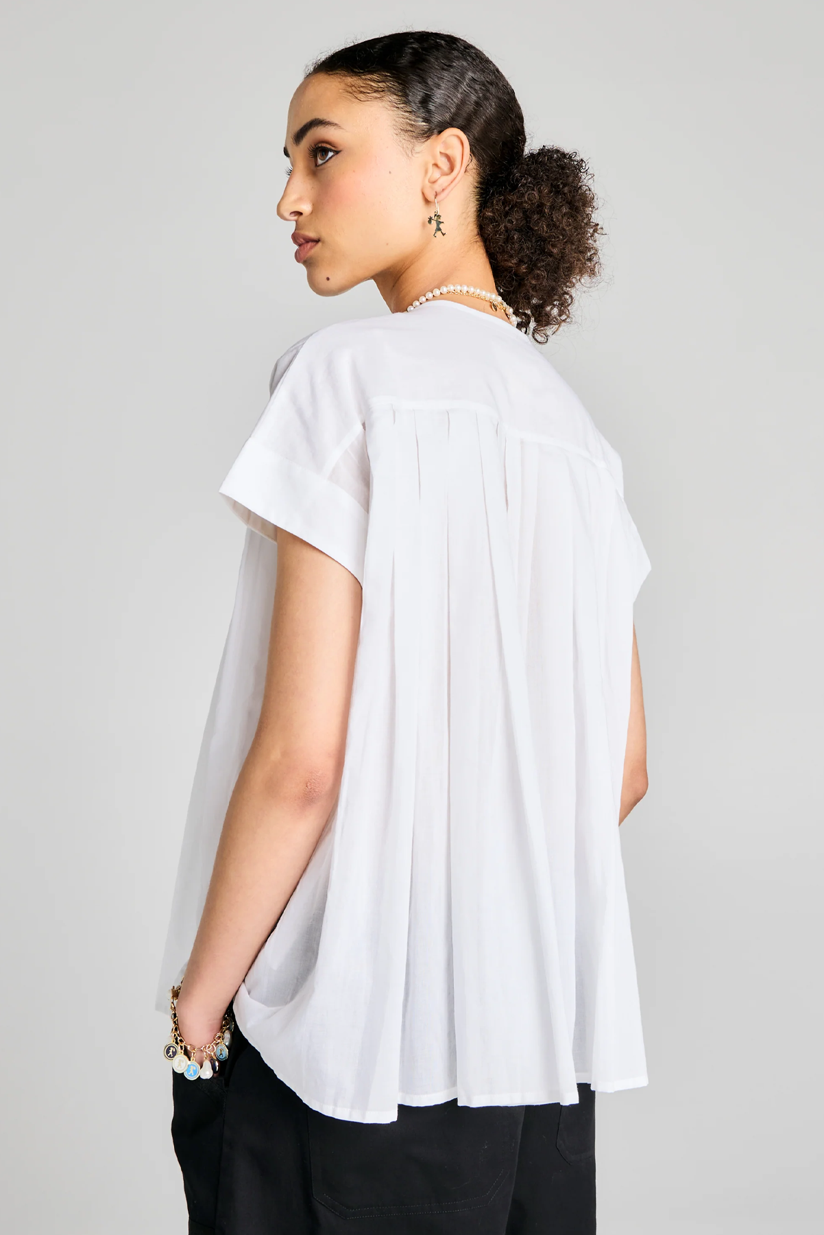 FURROW SLEEVELESS SHIRT