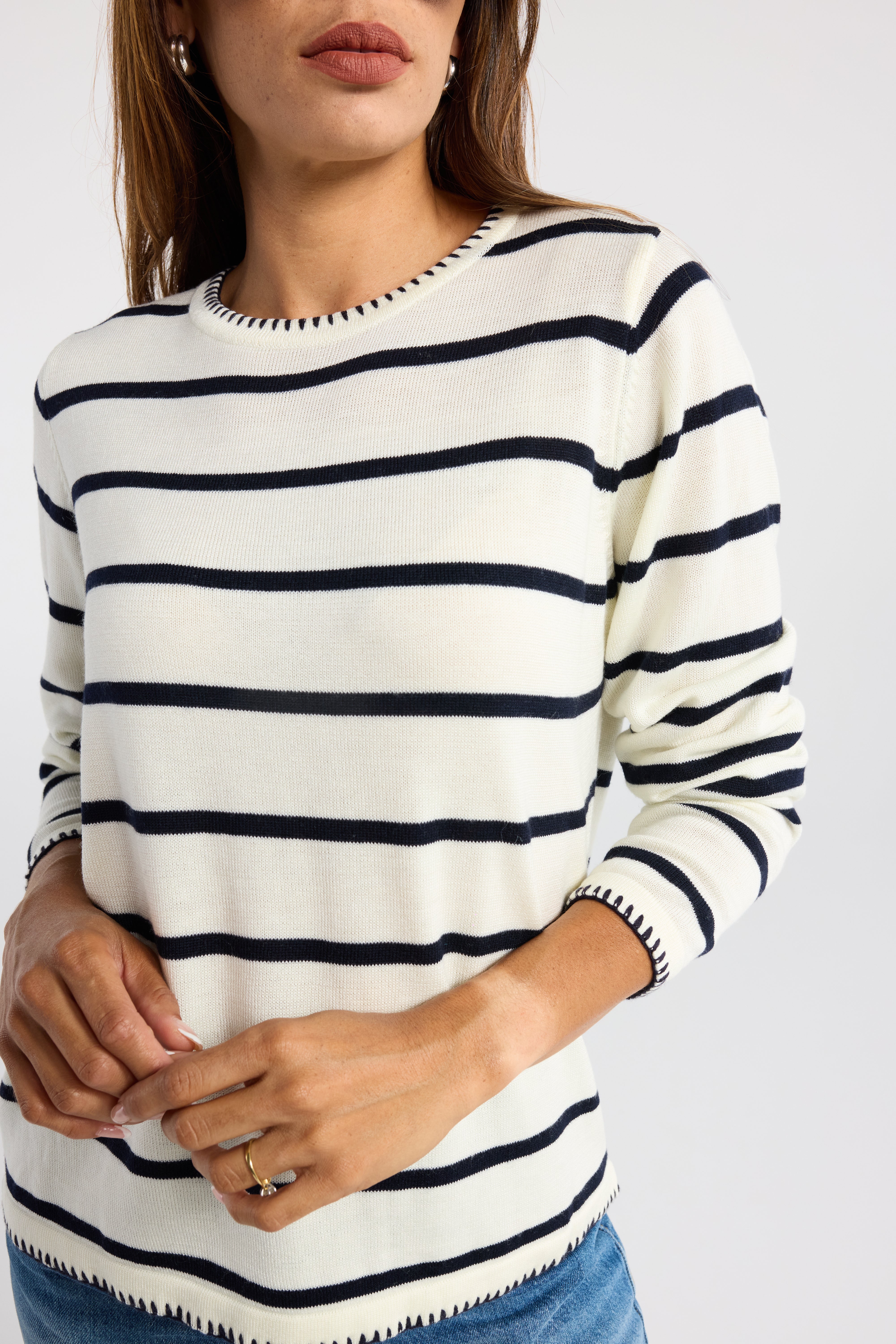 LINEAR KNIT TOP