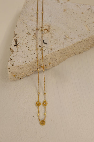 HUMIDITY BELLIS 3 FLR NECKLACE GOLD FLOWER NECKLACE