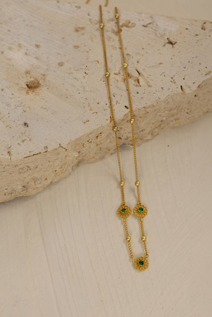 HUMIDITY BELLIS 3 FLR NECKLACE GOLD FLOWER NECKLACE