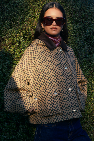 KAREN WALKER OVERTIME JACKET PATTERN JACKET PRINTED JACKET TAN JACKET LIGHTWEIGHT JACKET UTILITY JACKET OVERSIZED JACKET CROPPED JACKET BOXY FIT ZIP JACKET BUTTON JACKET POCKET JACKET WORKWEAR JACKET SHACKET CASUAL JACKET EVERYDAY TRANSITIONAL STATEMENT DESIGNER STYLE MODERN STYLE CONTEMPORARY FASHION STREET STYLE SMART CASUAL LAYERING PIECE AUTUMN STYLE SPRING STYLE WEEKEND WEAR WOMENS CLOTHING WOMENS FASHION TREND FASHION PREMIUM QUALITY GEOMETRIC BROWN TAN BEIEGE KHAKI PRINT TAN MULTI OUTERWEAR CASUAL 