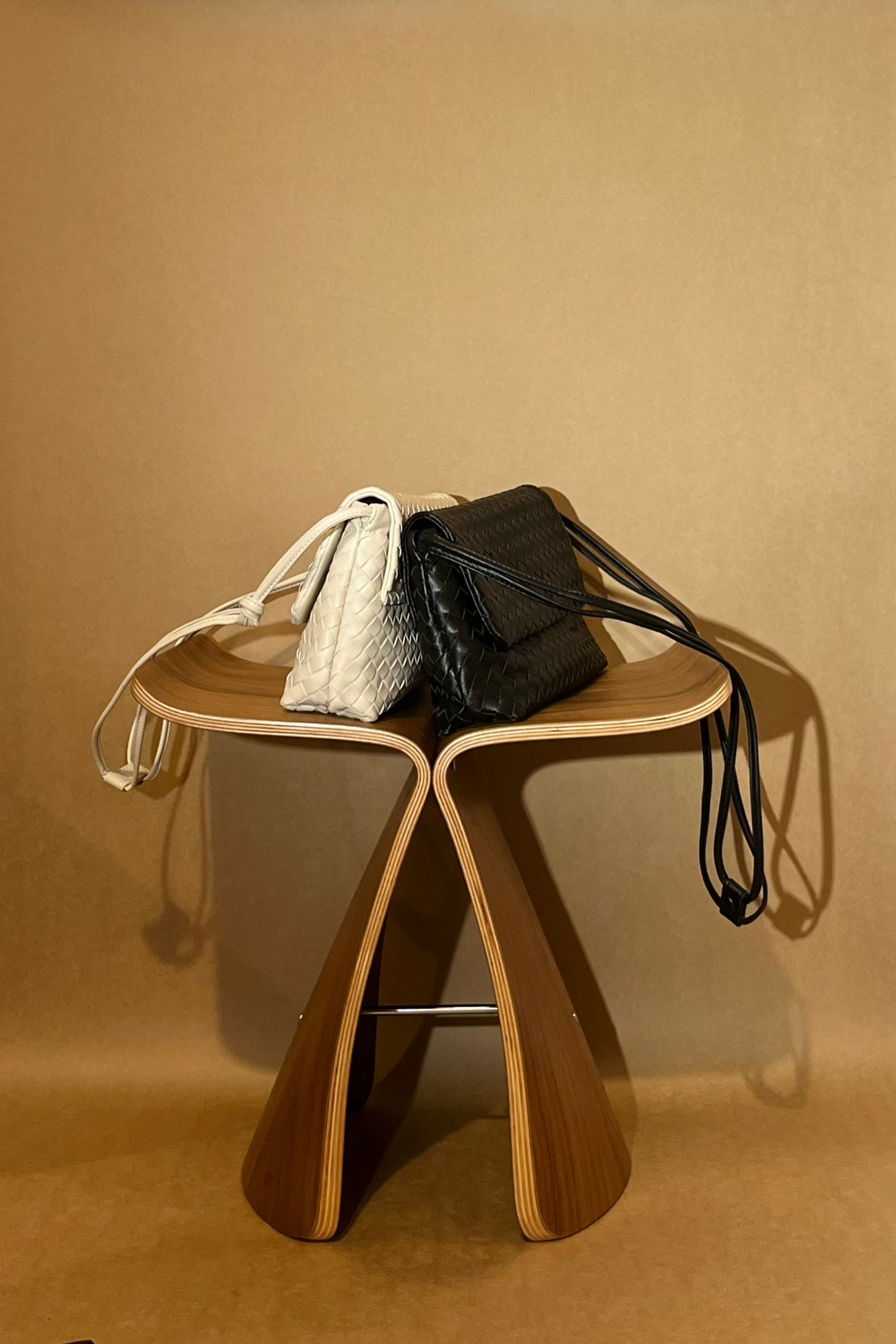 WENDYS LILLY JOLENE BAG VEGAN LEATHER WOVEN BAG BLACK CREAM CREME HAND BAG CROSSBODY BAG SHOULDER BAG