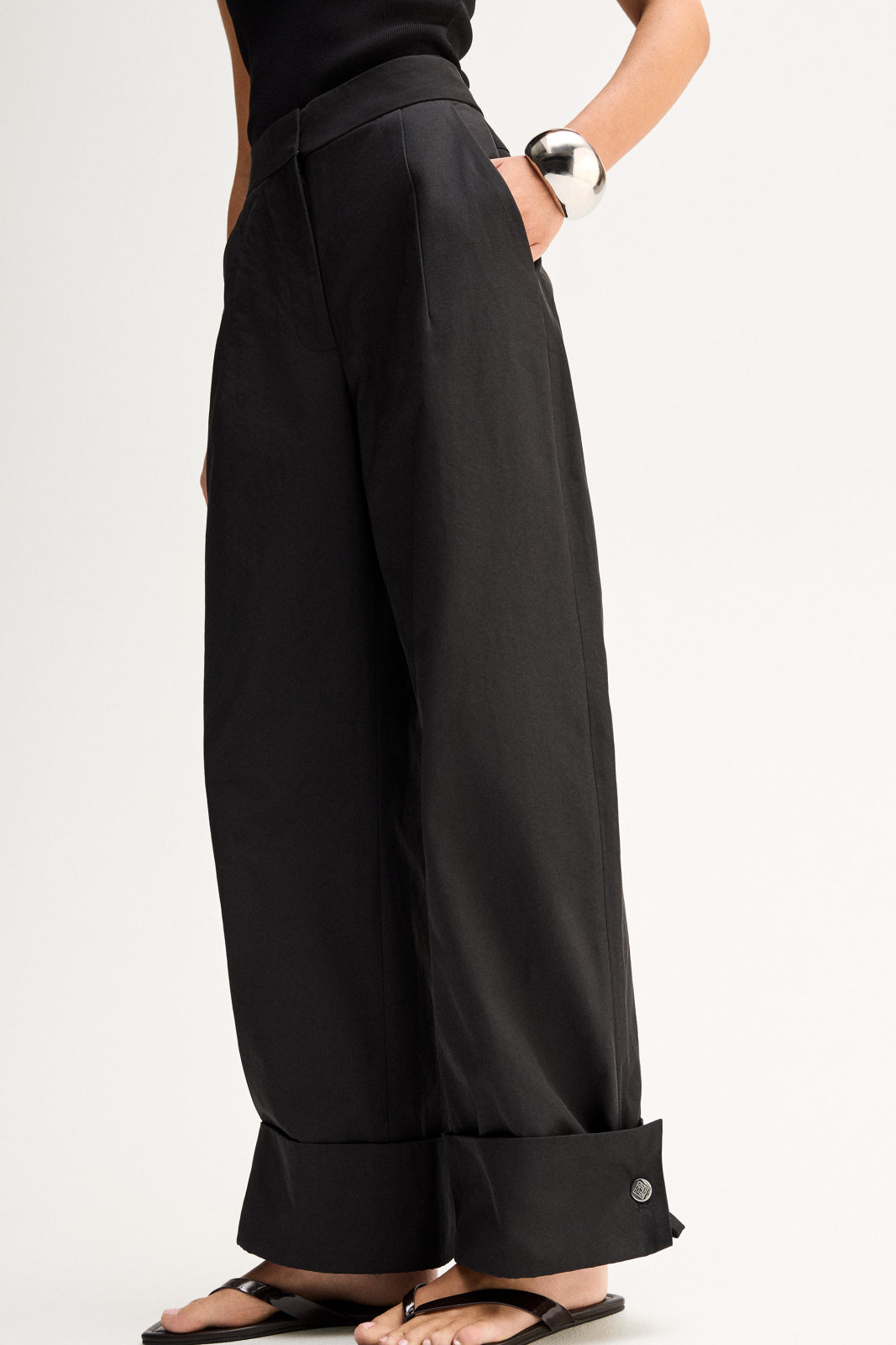 ELKA COLLECTIVE EVERETT PANT BLACK PANTS WIDE LEG PANTS TAILORED PANTS HIGH WAIST TROUSERS BLACK TROUSERS WIDE LEG TROUSERS PALAZZO PANTS SMART TROUSERS TAILORED FIT MINIMAL STYLE MODERN STYLE CONTEMPORARY FASHION ELEVATED BASICS EVERYDAY STYLE SMART CASUAL WORKWEAR WOMENS PANTS WOMENS TROUSERS BLACK CLOTHING RELAXED FIT PREMIUM QUALITY LUXE STYLE CLASSIC STYLE WARDROBE STAPLE OFFICE STYLE RESORT WEAR FULL LENGTH PANTS TURN UP HEM CHIC STYLE