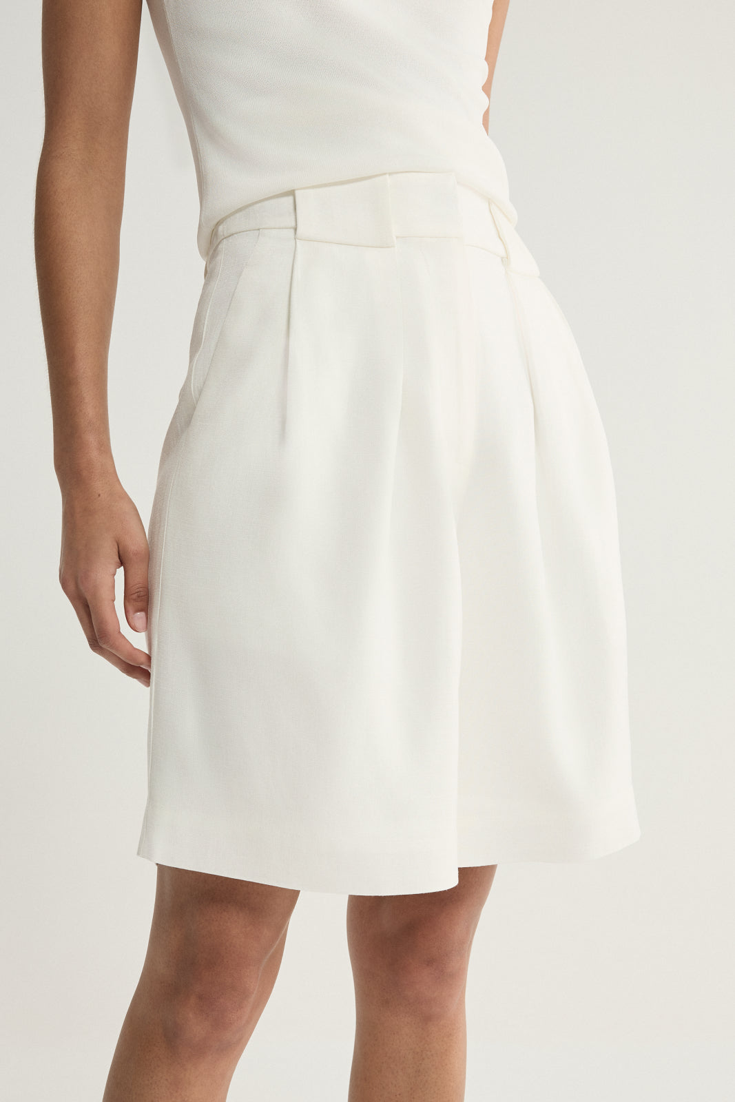 FORD SHORT WHITE