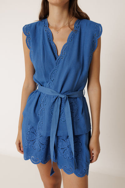 FLORAL EMBROIDERY TOP