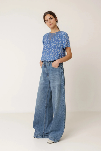 INDI AND COLD LACE TOP VISCOSE FLORAL BRITISH BLUE FLORAL