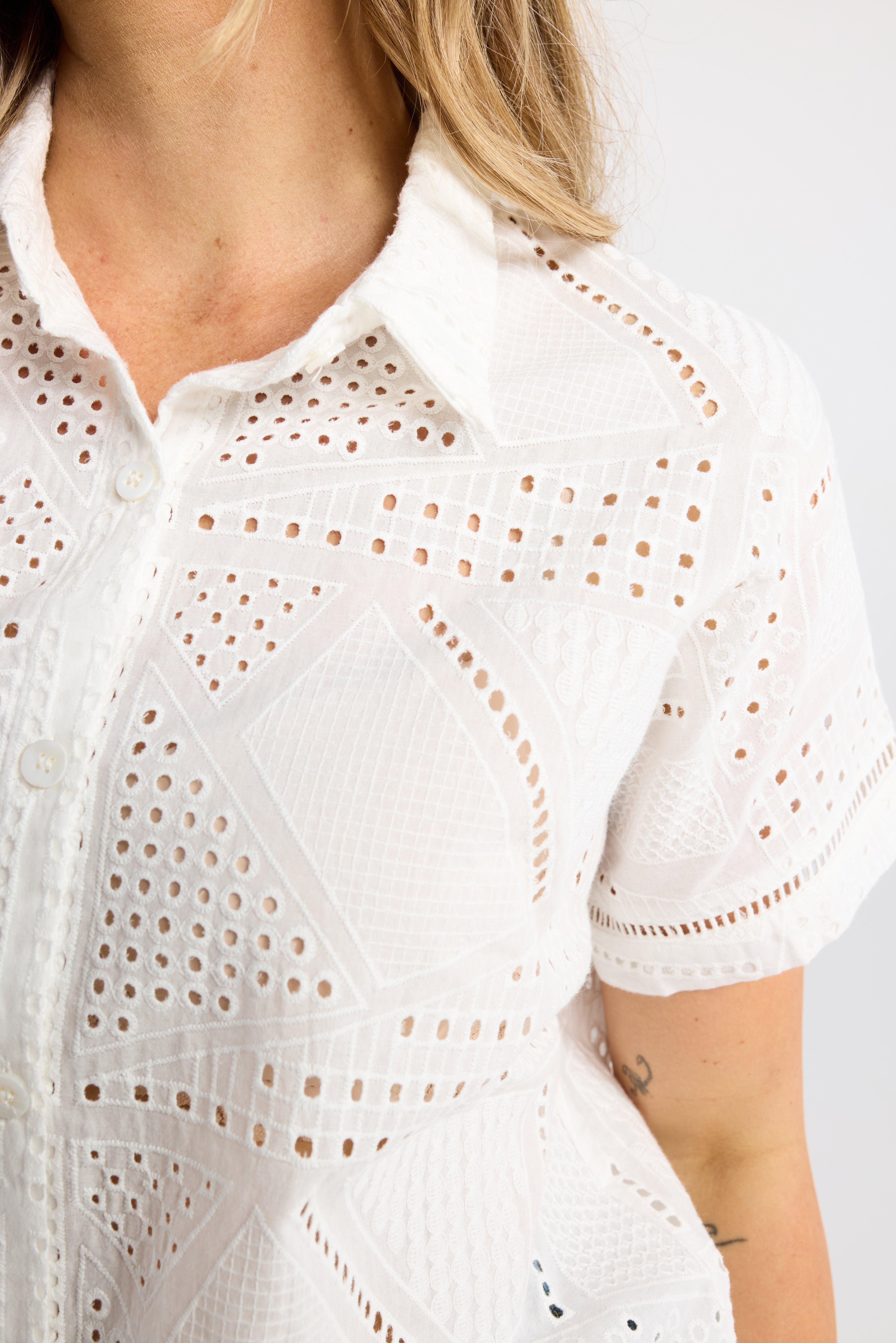INK LADDER SHIRT WHITE SHORT SLEEVE SHIRT WHITE SHIRT TEXTURED SHIRT SUMMER SHIRT COTTON SHIRT
