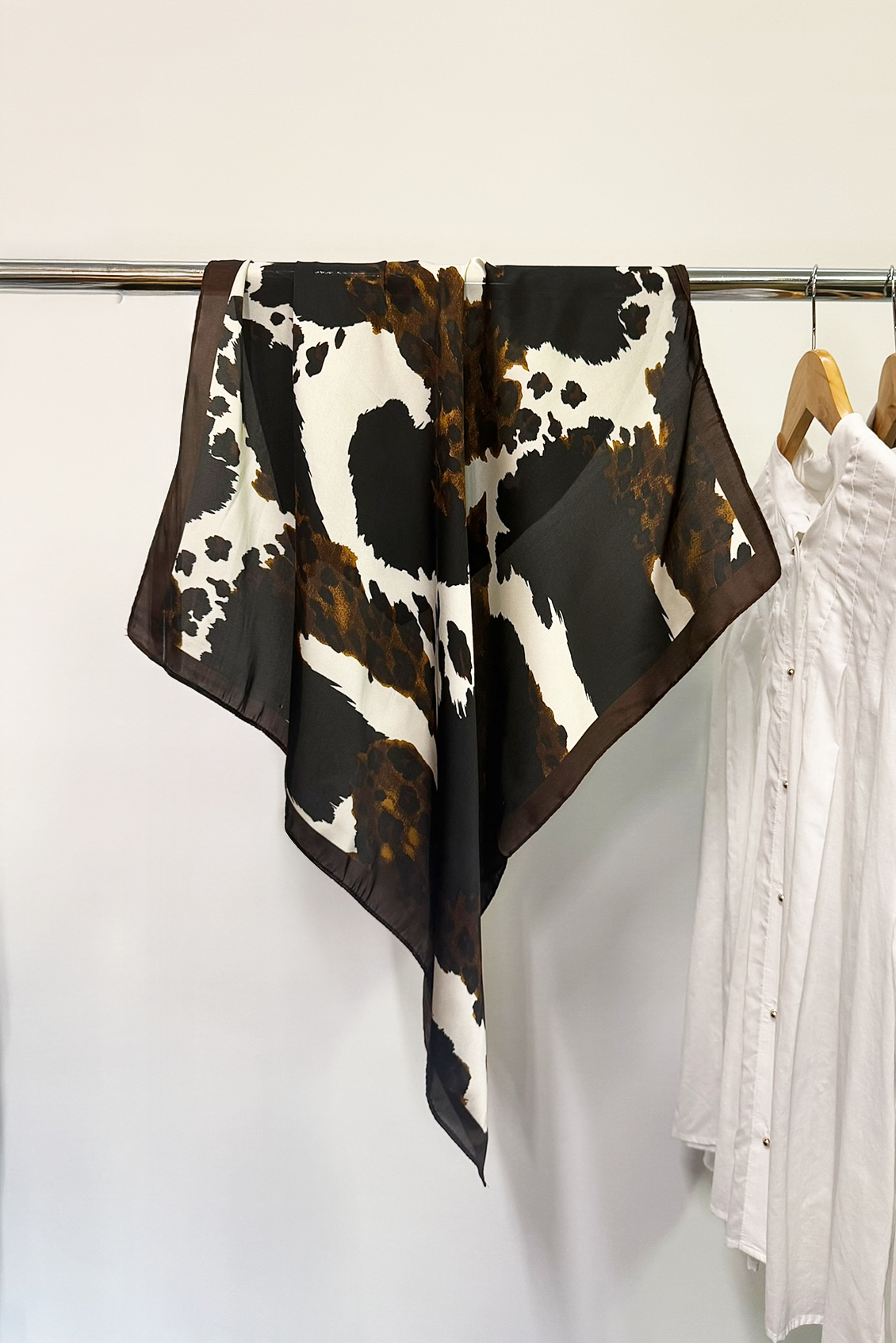 LEOPARD SMUDGE SQUARE SCARF