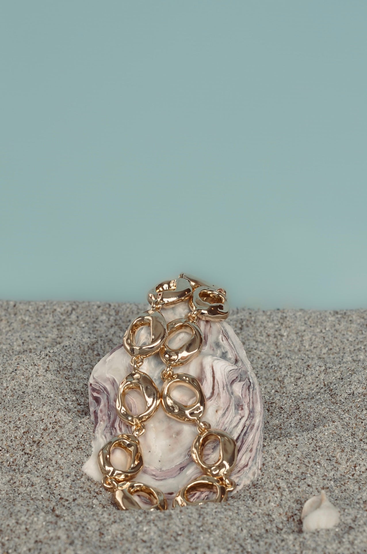 WENDYS LUNA NECKLACE GOLD NECKLACE BOLD SCULPTURAL FLUID DESIGN HOOPS AS THE CHAIN LINKS 
