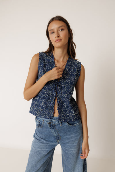 INDI AND COLD ELASTIC VEST WITH TIE INDIGO BLUE LACE TOP COTTON POLLYESTER 