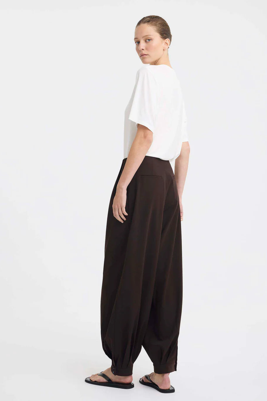 MORRISON MIGUEL BALLOON PANT ESPRESSO PLEAT PANT TAPERED 