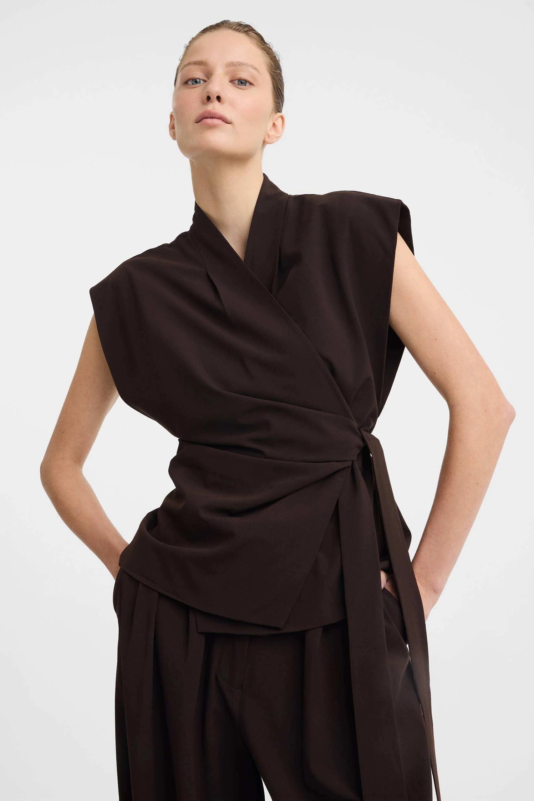 MORRISON MIGUEL VEST ESPRESSO WRAP TOP TIE TOP