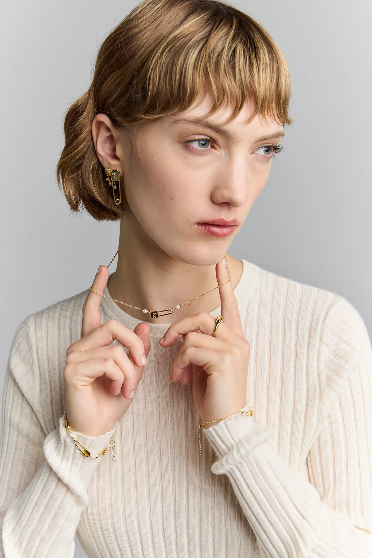 MINI RUNAWAY SAFETY PIN NECKLACE WITH 2 x 4mm FRESHWATER PEARLS