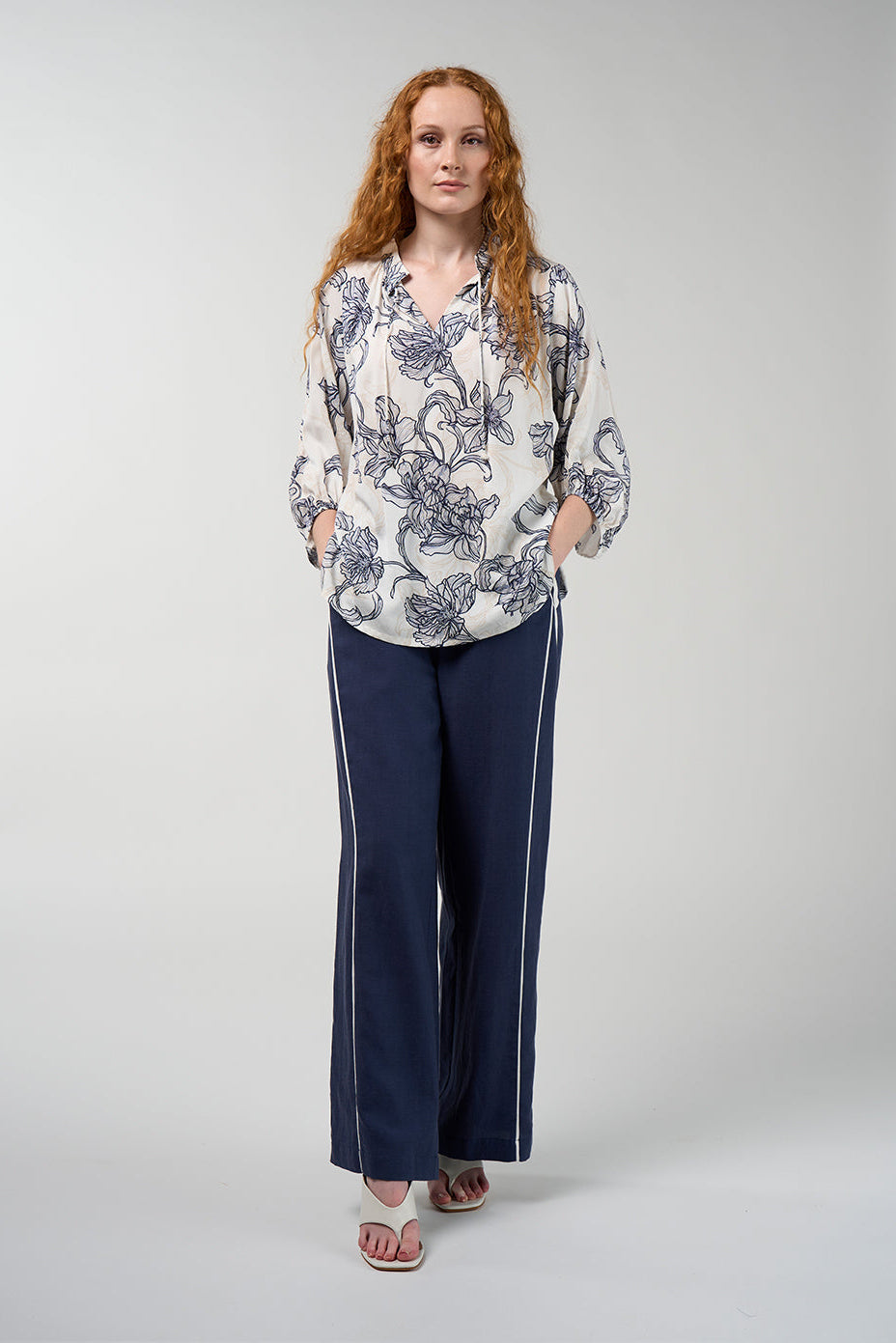 MADLY SWEETLY BLUEPRINT BLOUSE VISCOSE WHITE NAVY MULTI FLORAL PRINT
