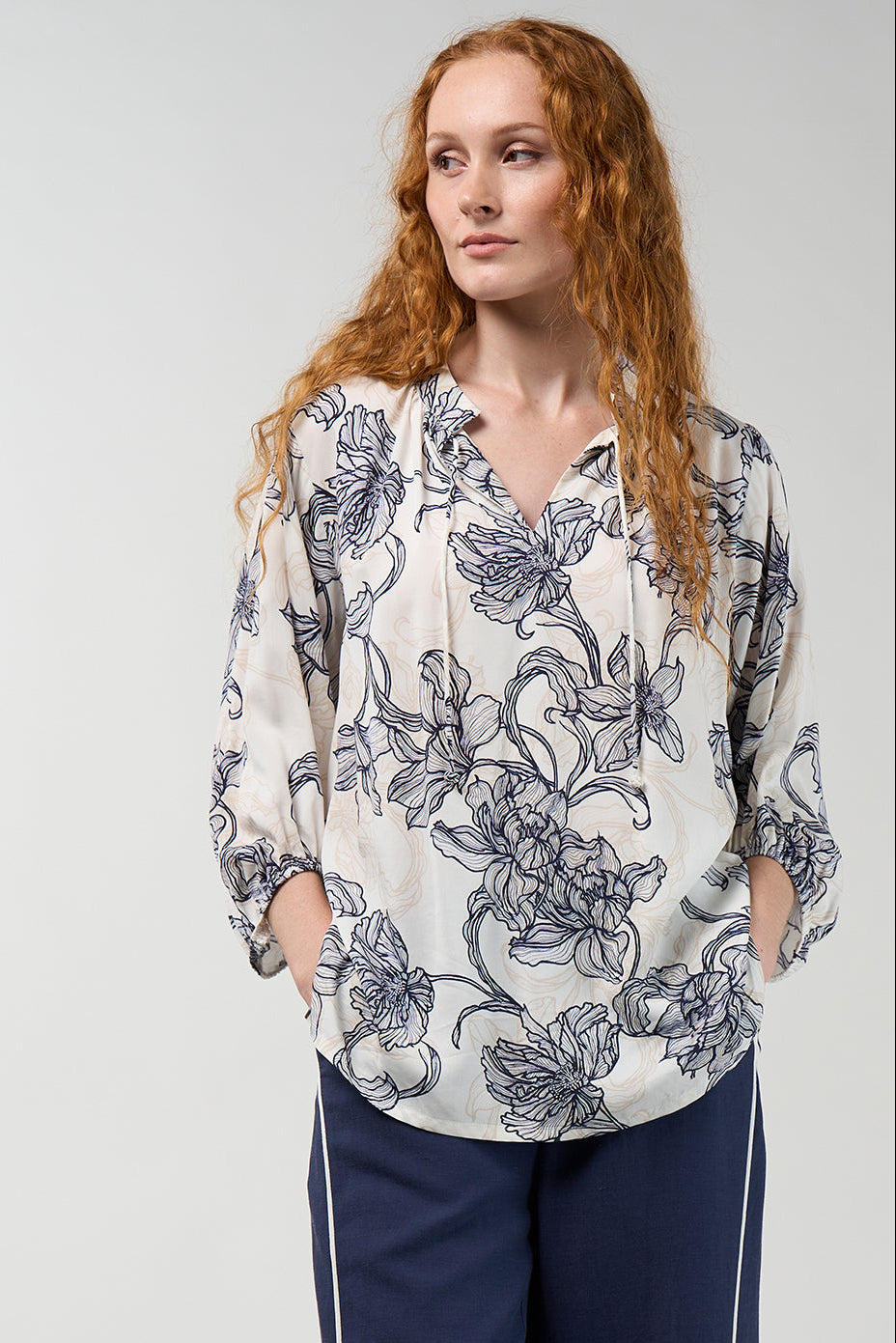 MADLY SWEETLY BLUEPRINT BLOUSE VISCOSE WHITE NAVY MULTI FLORAL PRINT