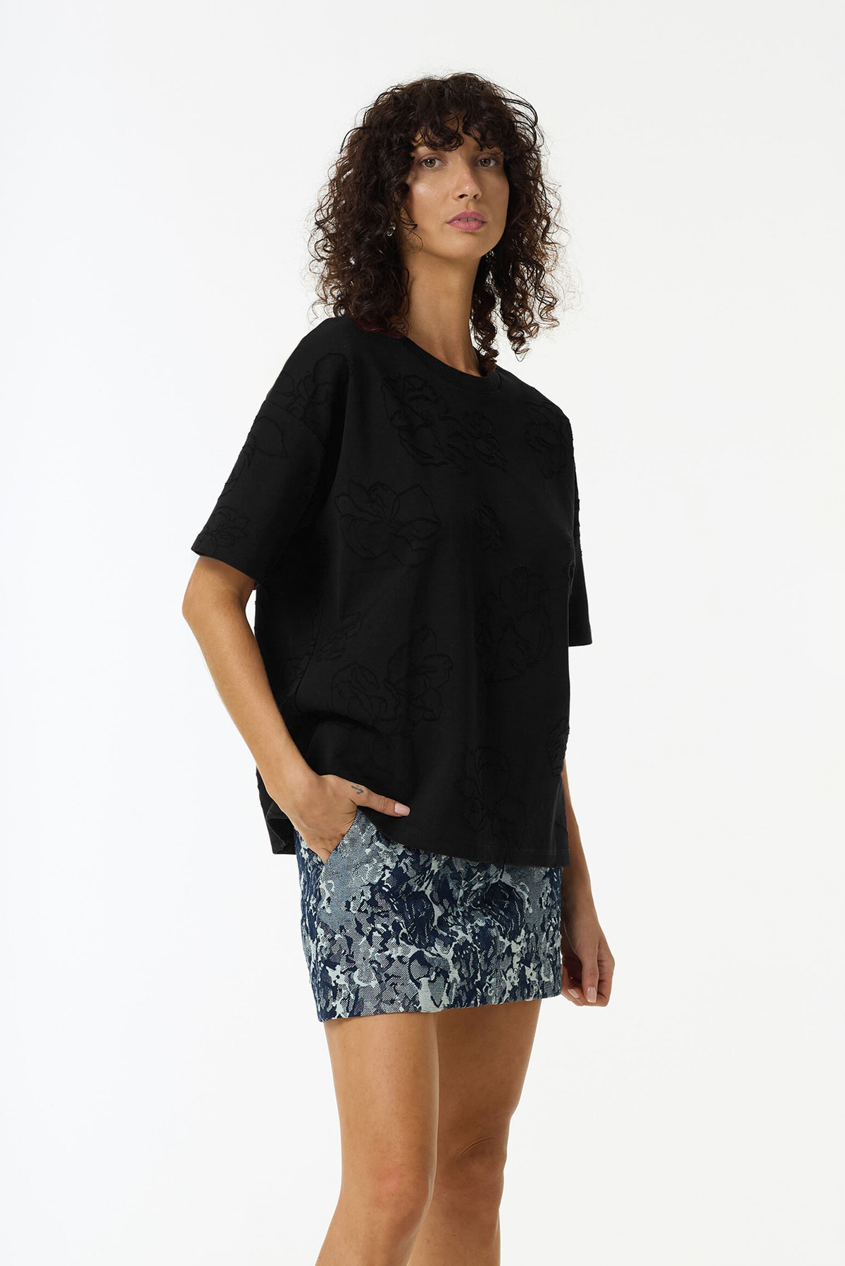 BLAK OFF DUTY FLORA TEE COTTON NYLON FLORAL BLACK EMBROIDERED TOP