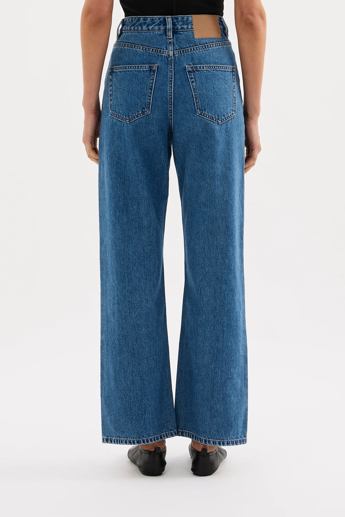 ORGANIC RELAXED LEG JEAN