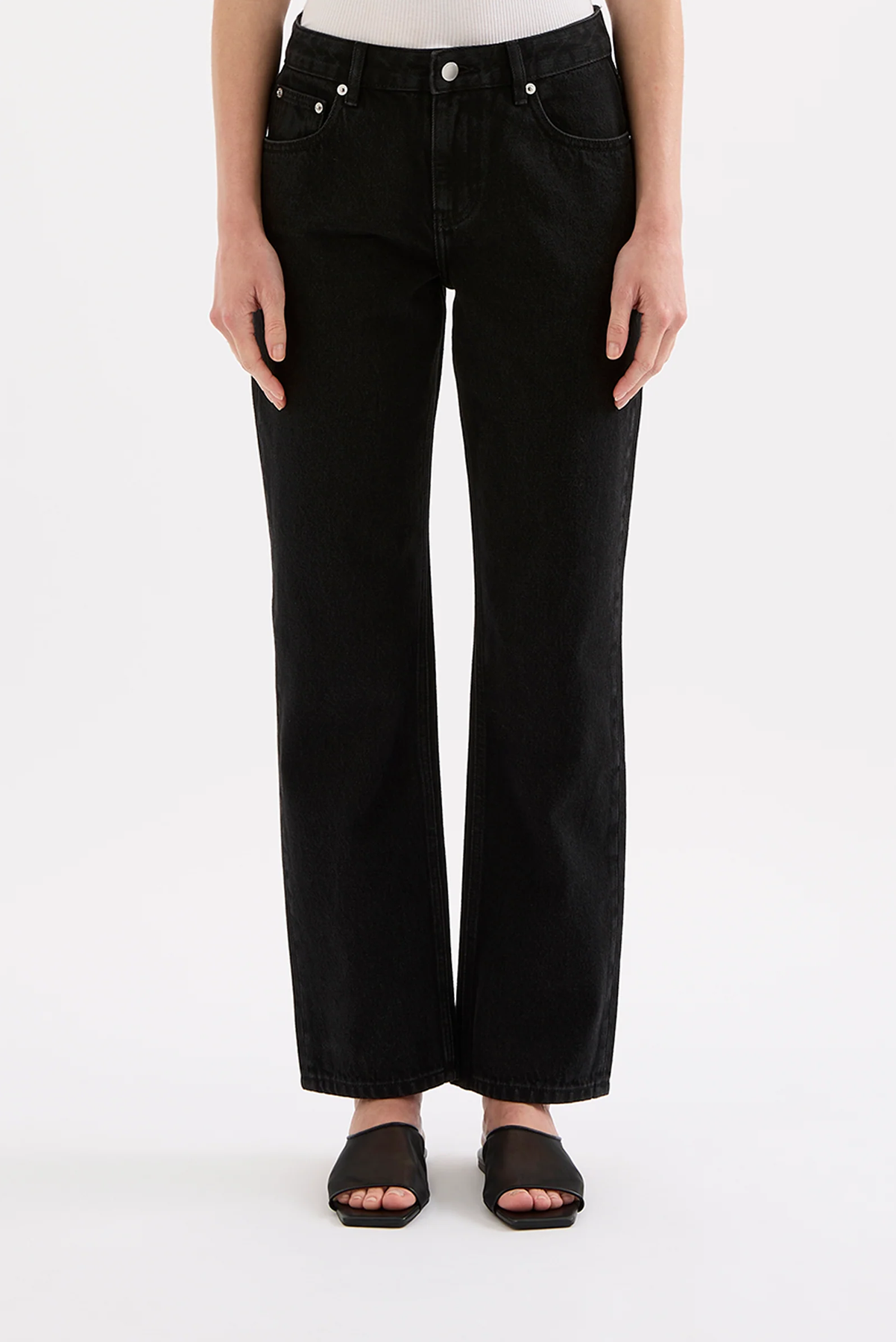 ORGANIC STRAIGHT LEG JEAN