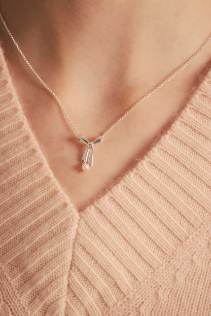 PEARL BOW NECKLACE