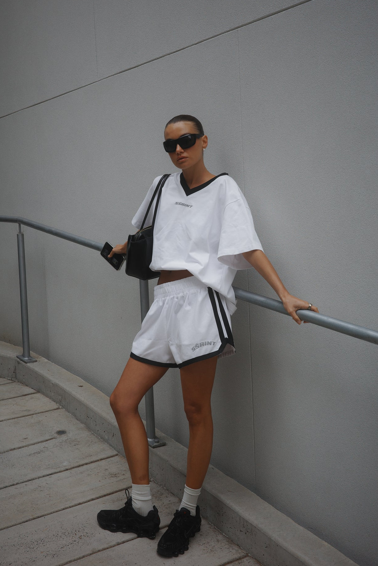 REFLECTIVE V NECK TEE