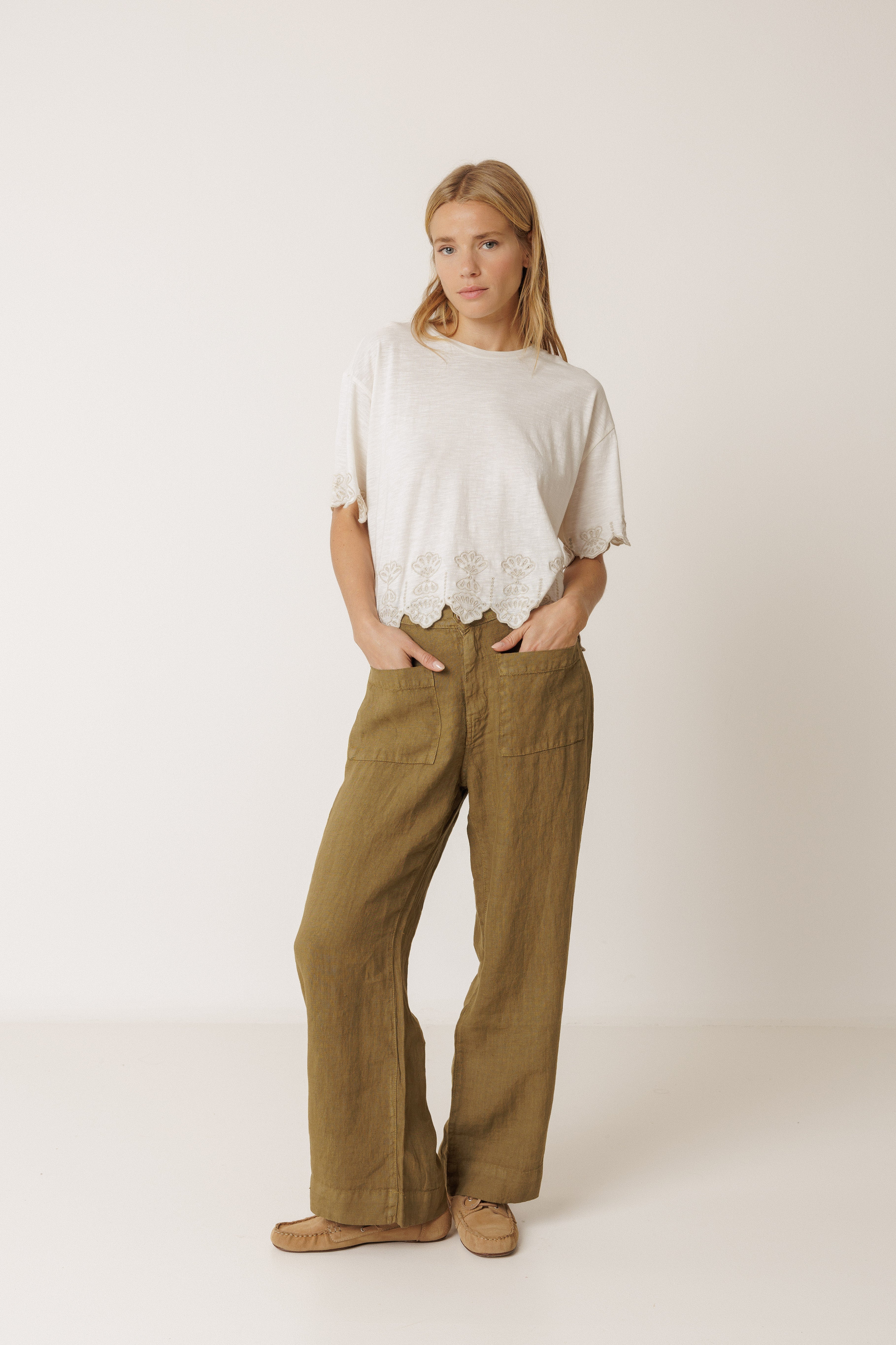 INDI AND COLD BOXY EMBROIDERED TEE COTTON ECRU