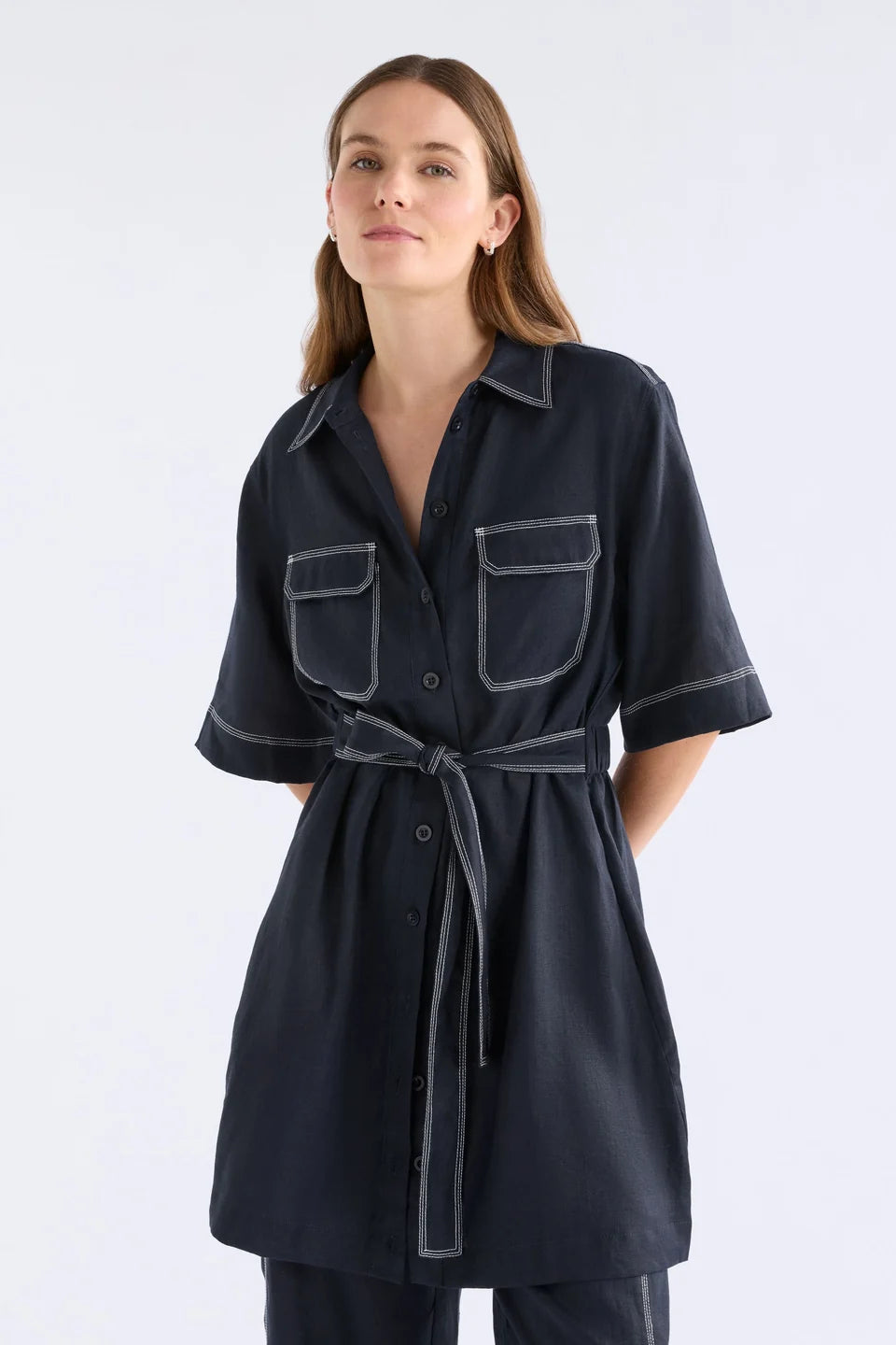 ELK SONNEN DRESS NAVY LINEN MINI BUTTON UP SHIRT DRESS WITH WHITE CONTRAST STITCHING, ELASTIC WAIST ALONG THE BACK AND TIE AT THE WAIST ON THE FRONT PLUS TWO FRONT CHEST POCKETS 