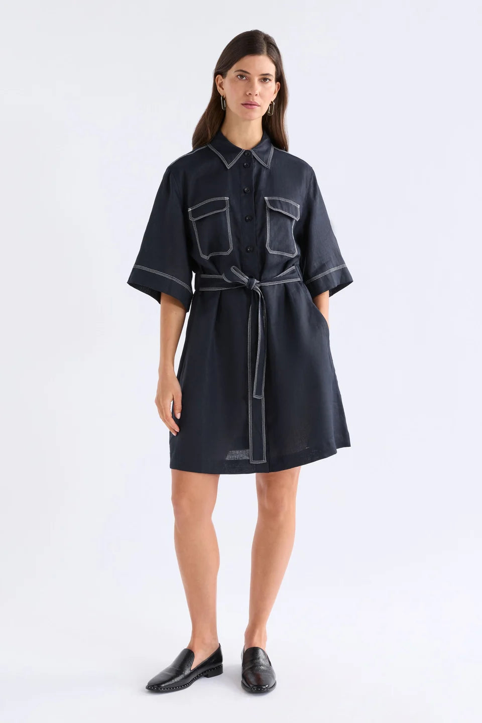 ELK SONNEN DRESS NAVY LINEN MINI BUTTON UP SHIRT DRESS WITH WHITE CONTRAST STITCHING, ELASTIC WAIST ALONG THE BACK AND TIE AT THE WAIST ON THE FRONT PLUS TWO FRONT CHEST POCKETS 