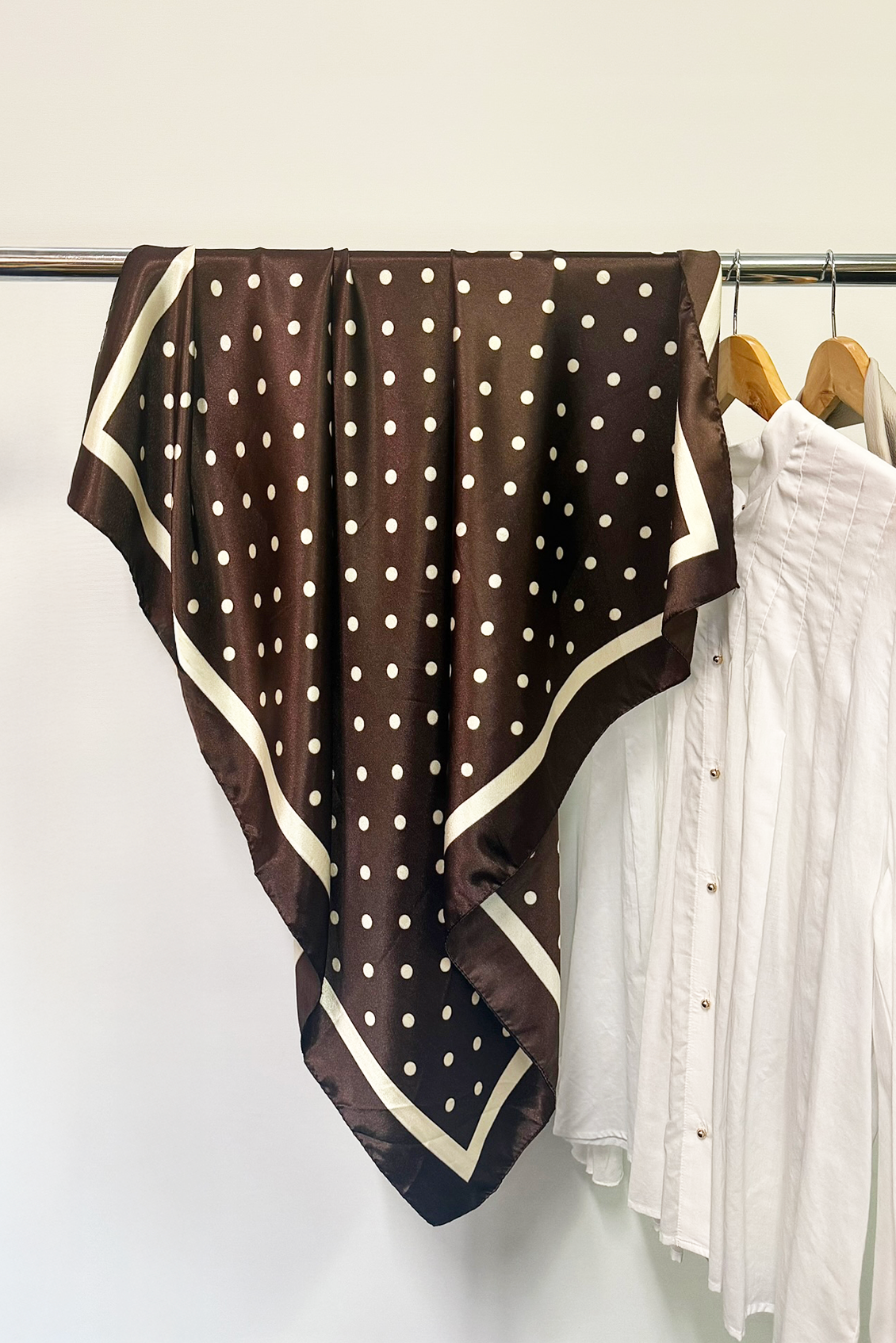 SPOT SQUARE SCARF