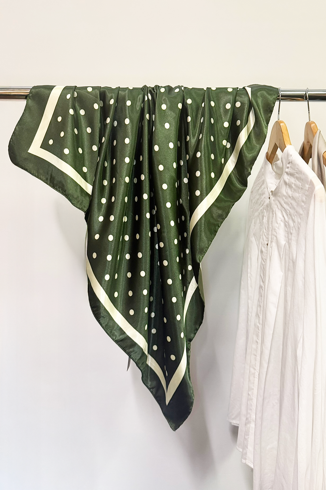 SPOT SQUARE SCARF