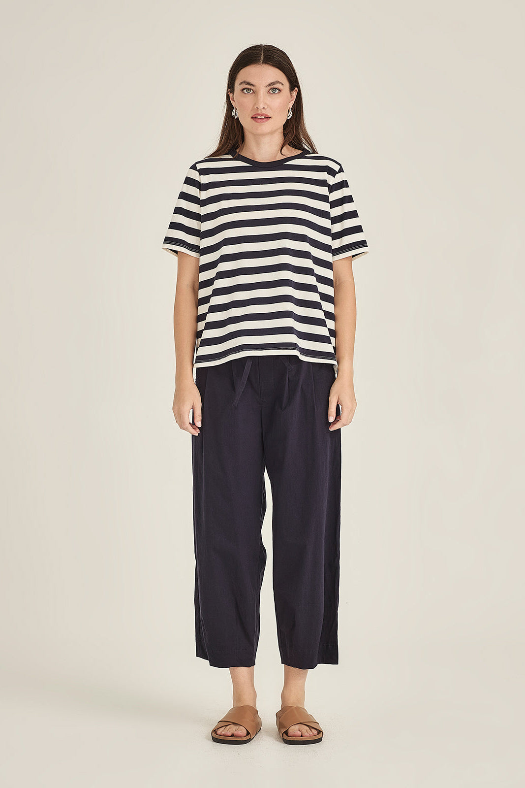 SILLS EDIE PANT COTTON PANT CROPPED LENGTH WITH PLEATS ALONG THE WAISTBAND AND A DRAWSTRING IN WHITE, OLIVE OR NAVY