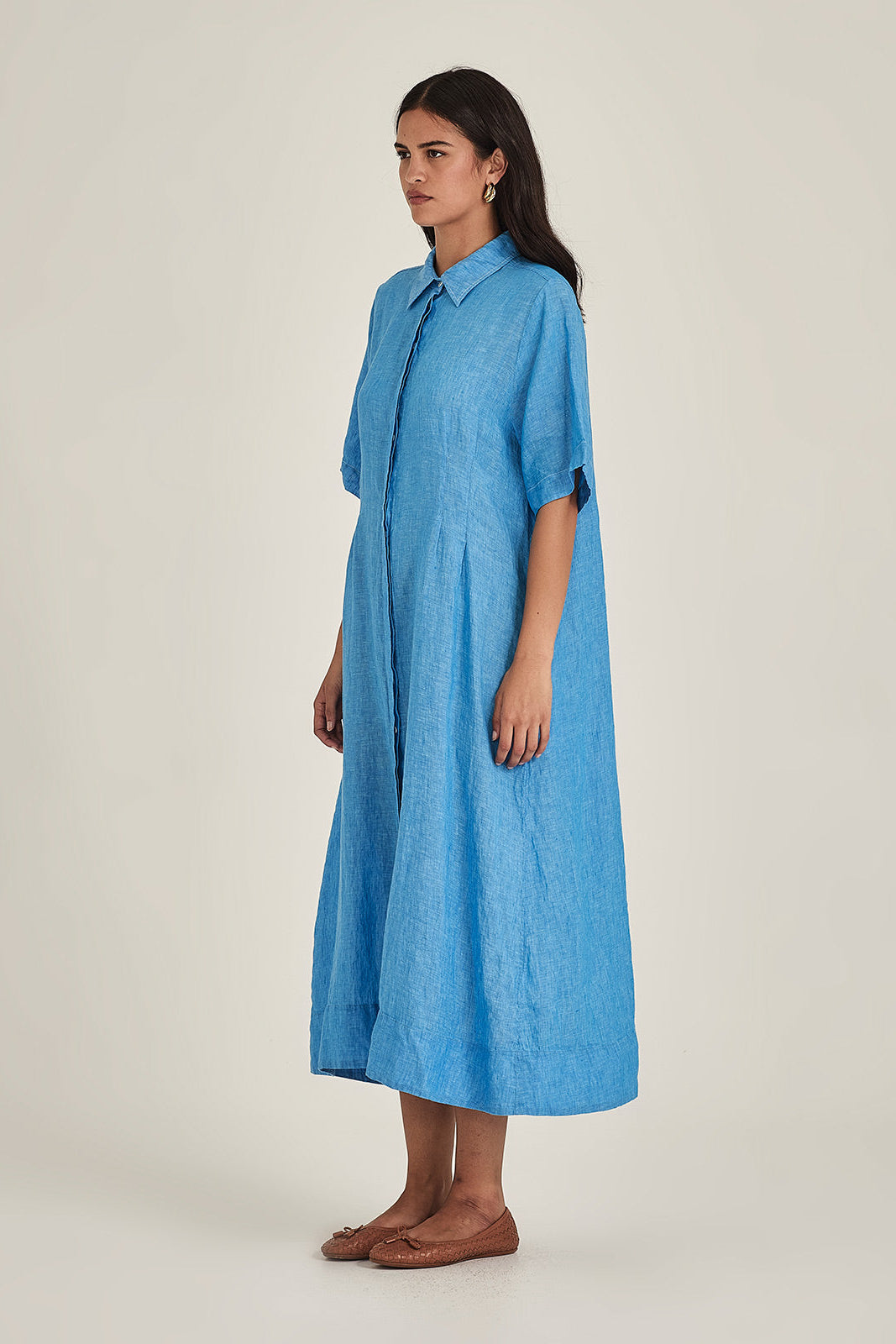 SILLS MADDY LINEN DRESS BUTTON UP SHIRT DRESS WITH PLEAT CINCHING AROUND THE WAIST COMES IN BLUE GREEN OR NAVY 