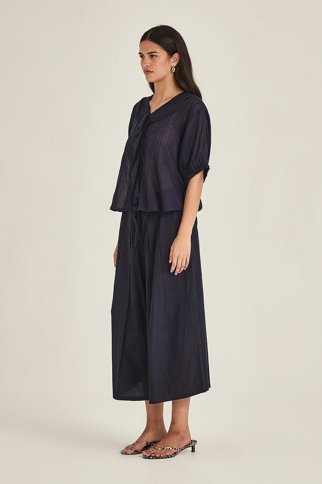 Sills Elodie Blouse Cream pleated blouse with a ruffled collar 3/4 sleeves