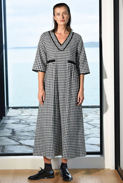 TRELISE COOPER TOGATHER WITH YOU DRESS BLACK AND WHITE GINGHAM DRESS WITH 1/2 SLEEVES AND VNECK RELAXED FIT 