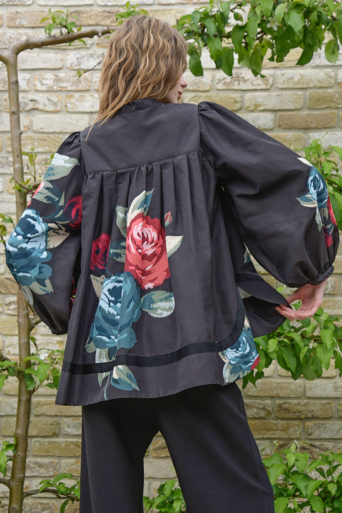 CORPORATE ROMANCE TOP