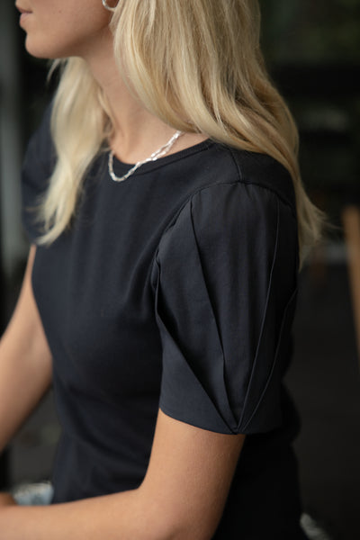 PLEAT SLEEVE TEE