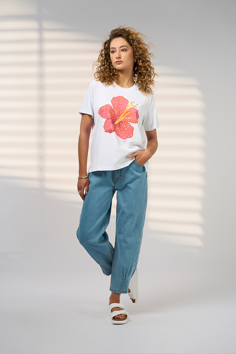 Trio Jean in light and dark wash denim with relaxed tapered leg and cropped length