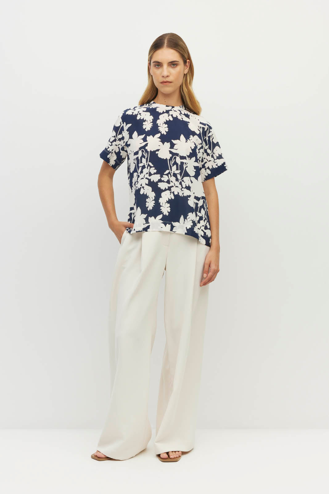 JULIETTE HOGAN FANCY T SILK NAVY FLORAL TOP TEE SHIRT