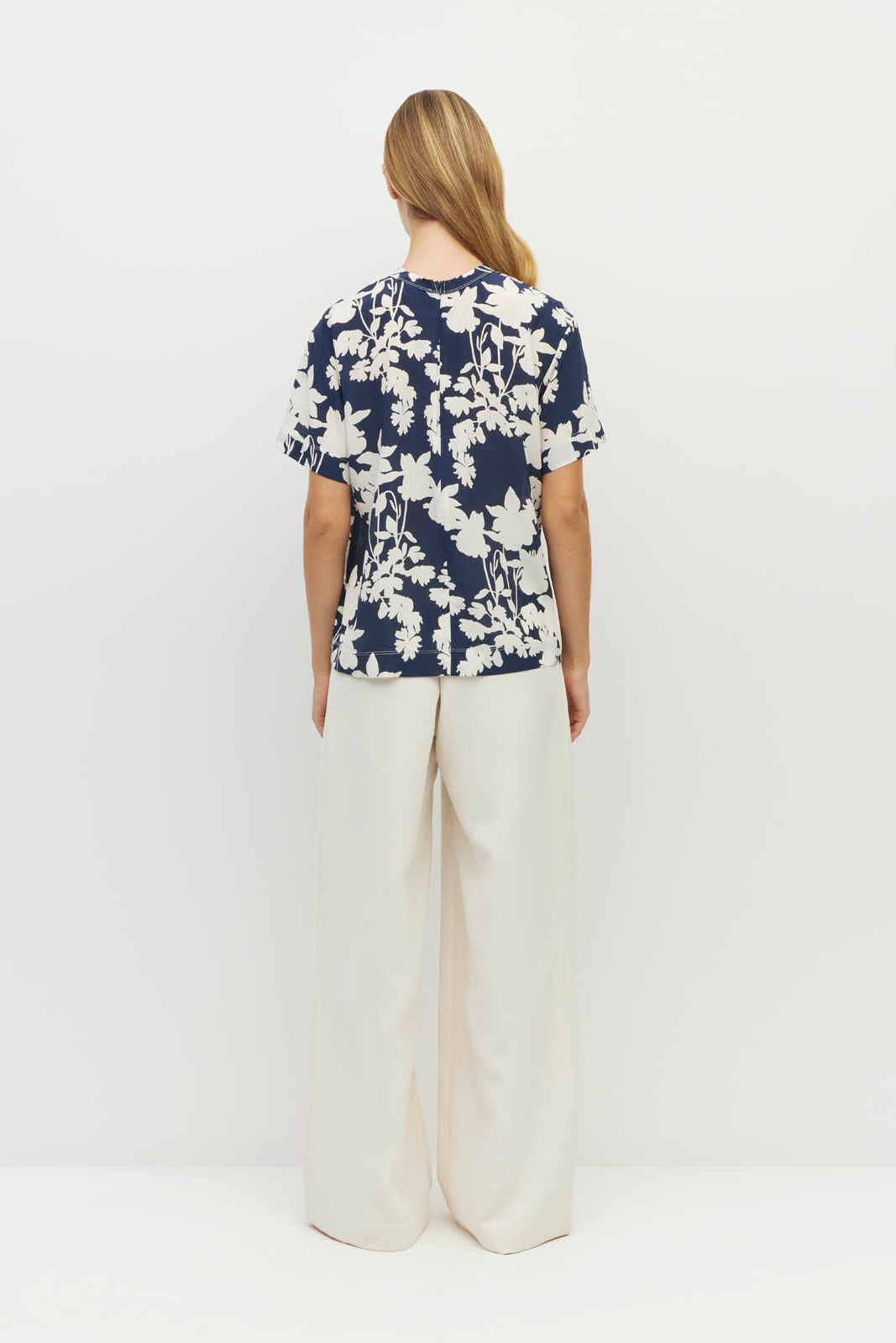 JULIETTE HOGAN FANCY T SILK NAVY FLORAL TOP TEE SHIRT