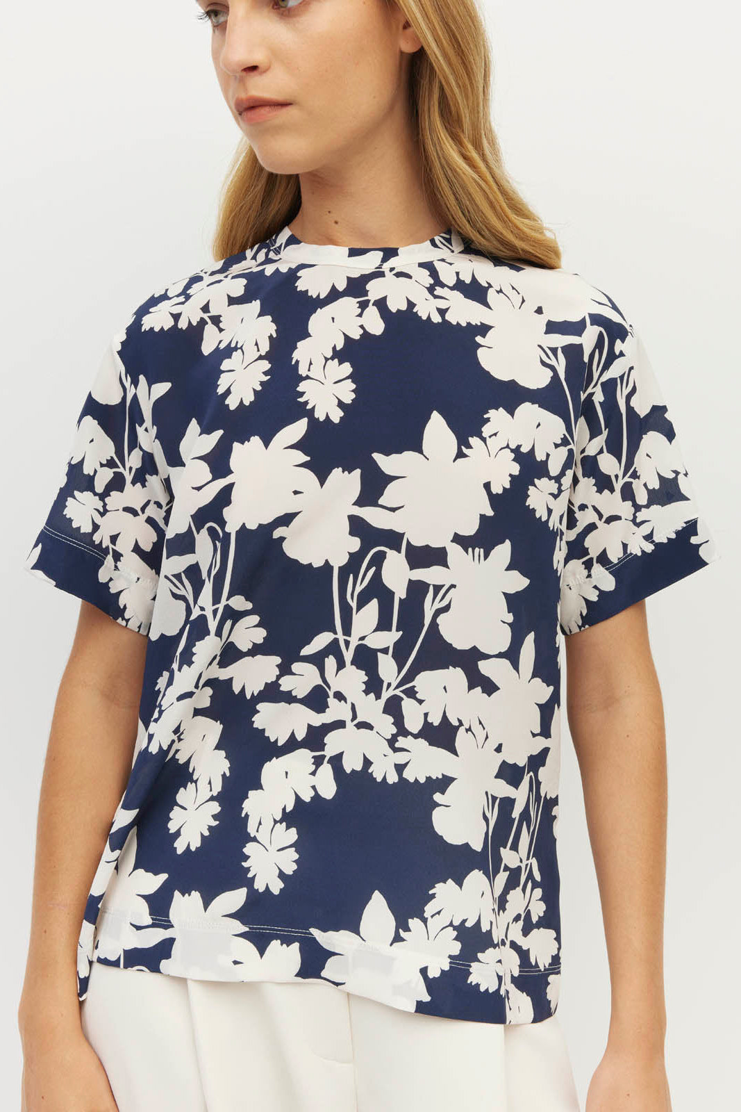 JULIETTE HOGAN FANCY T SILK NAVY FLORAL TOP TEE SHIRT